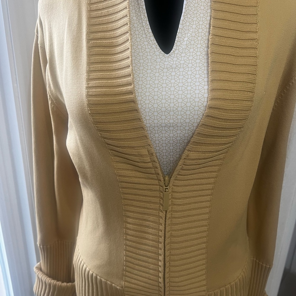 NIKE TAN CÁRDIGAN WITH ZIPPER